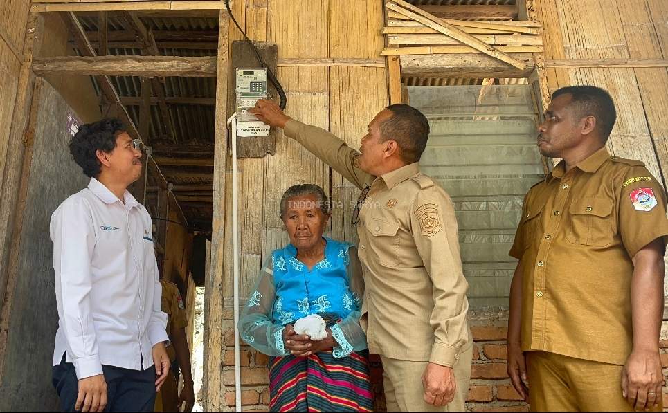 Pemda Lembata Hadirkan Cahaya Di 190 Rumah Kaluarga. Wabup Nasir Program Ini Sangat Membantu Masyarakat Kami.